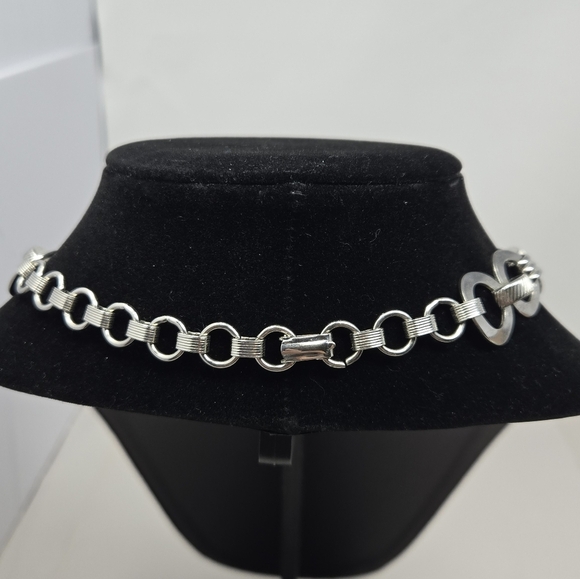 Silver Tone Oval Linked Women's Minimalist Necklace Choker Casual to Night Out - Picture 4 of 6